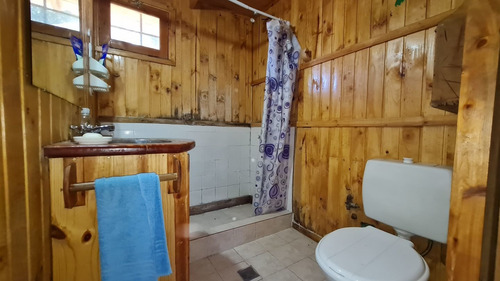 Imagen 16 de 17 de Venta De Casa Y Cabaña En Amplio Lote. Inversión. Bariloche.