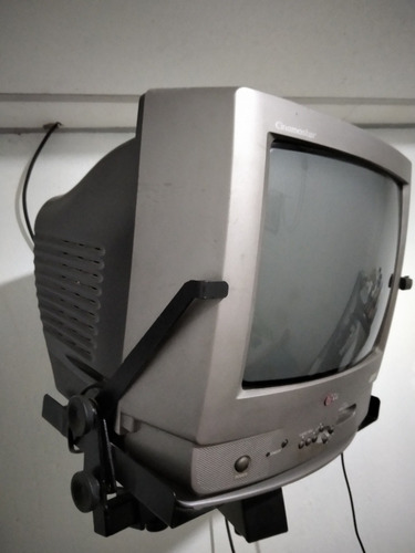 Imagen 3 de 5 de Televisor LG De 14 Pulgadas Con Base De Pared