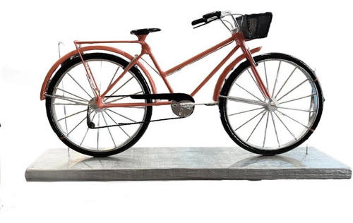 Miniatura Bicicleta Em Ferro Rosa Feito À Mão Base Madeira