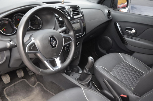 Renault Logan Intens (placa: Jlo522)