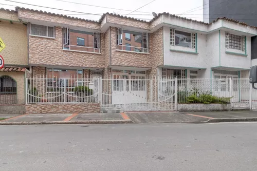 Casa En Venta En Bogotá Quinta Paredes. Cod 8413