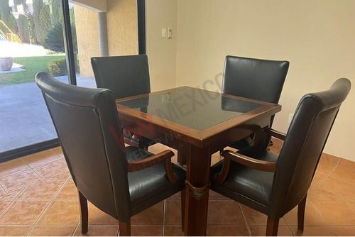 Espectacular Casa En Venta En San Isidro, Con Un Enorme Jardin Y Alberca.