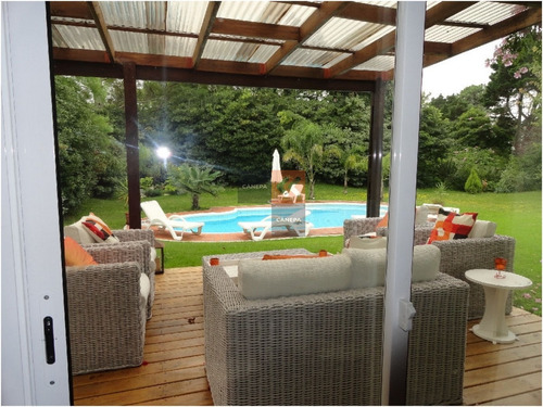 Zona Golff, Casa En Excelente Estado- Ref: 8756