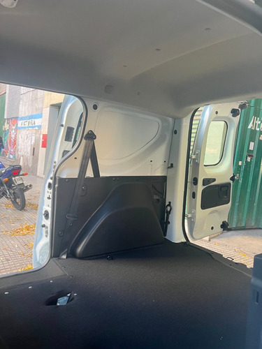 Imagen 8 de 10 de Alquilamos Renault Kangoo Y Logan Semana Minimo Solo Empresa