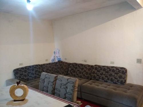 Sobrado Com 5 Cômodos E Garagem