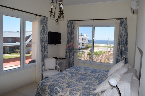 Casa En Peninsula, 4 Dormitorios *- Ref: 3775