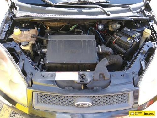 Imagen 8 de 9 de Ford Fiesta Max-automático