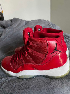 jordan 11 retro rojo con negro