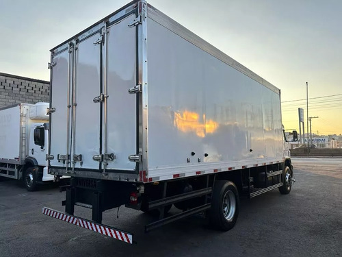 Vende-se Um Baú Frigorífico Refrigerado 13/13