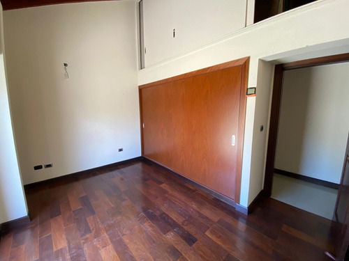 Imagen 10 de 14 de Venta: Casa De 5 Dormitorios, En Amplio Padrón En Carrasco
