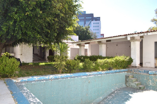 Ubicadísima Propiedad En Venta Como Terreno !