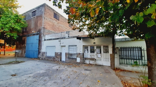Casa 2 Dormitorios Cochera Doble O Local Con Depósito Jardín Terraza En Venta