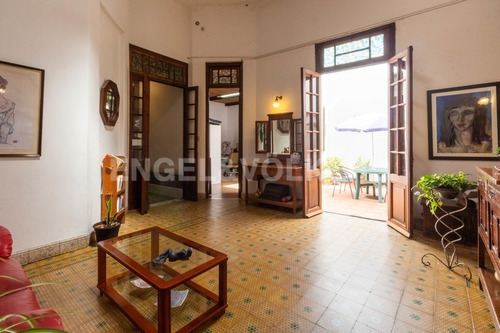 Casa De Estilo Con Gran Fondo Verde - Id 5444