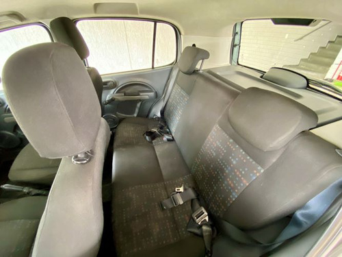 Fiat Uno Uno Vivace 1.0 8V (Flex) 4p