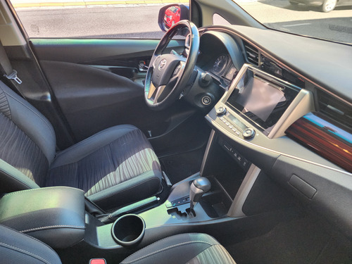 Toyota Innova 2.7 Srv 6at 8a
