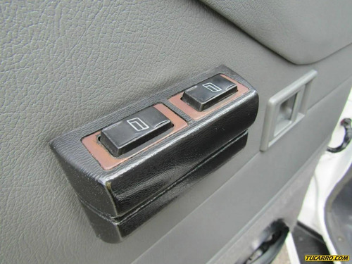 Mitsubishi L300 Microbús
