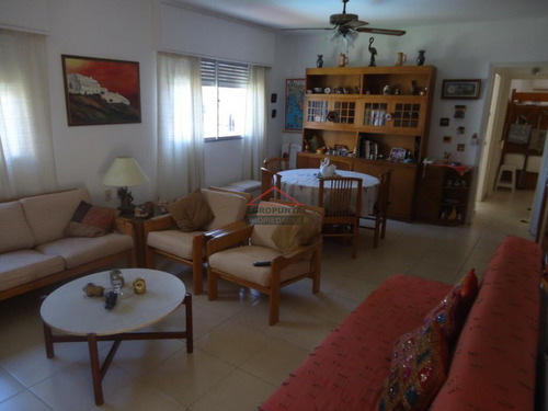 Apartamento En Peninsula Muy Bien Ubicado Cerca Playa Emir- Ref: 5224