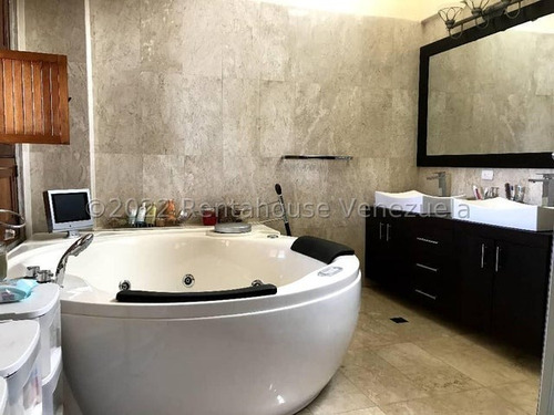 Tg Casa Duplex Con Anexo, Bella Terraza Con Vista Panorámica, Piscina, En Venta En Alto Hatillo 25-17495 Ys