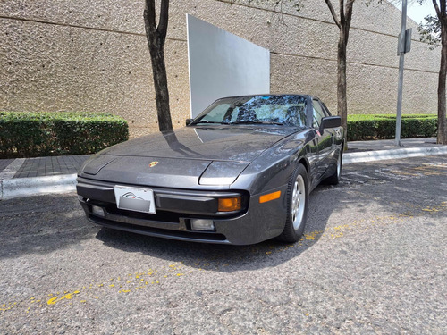 Porsche 944