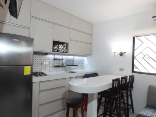 Salinas Sector Malecón Yacht Club- Ubicación Central A 3 Cuadras Playa- Mar Departamento Tipo Estudio Amoblado Equipado Área Tranquila-segura- Comercial