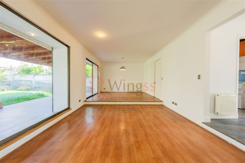 Casa En Venta De 4 Dorm. En Colina