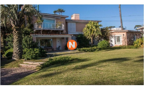 Casa En Venta, Mansa, Punta Del Este, 4 Dormitorios.- Ref: 209481
