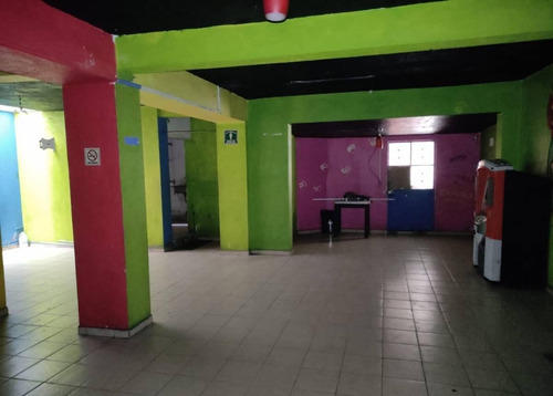 Edificio Comercial - Universidad