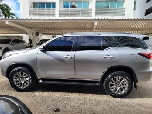 Toyota Fortuner 2,4l Srv Diesel 2023 4x2 At