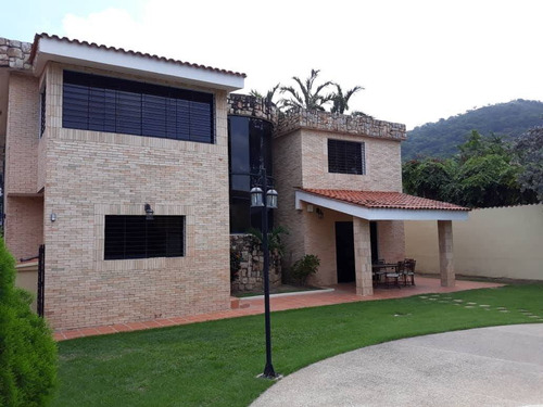 Tibisay Rojas Vende Amplia Casa En Urbanización Colinas De Guataparo. En Calle Cerrada   Cod. 192576