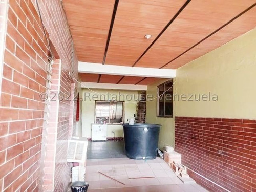 Imagen 4 de 13 de Casa En Venta Zona Centrica De Coro 2 Niveles Lista Para Habitar 04126887776 22-20829