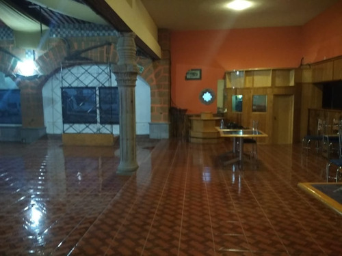 Local Comercial Sobre La Carretera Libre Celaya - Querétaro En Esquina