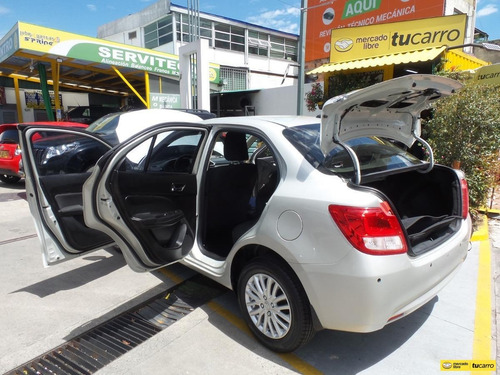 Imagen 11 de 25 de Suzuki Swift Dzire Team