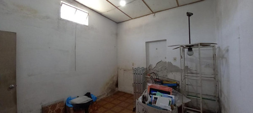 Imagen 11 de 17 de Casa Grande De 4 Dormitorios A Reciclar En Unión