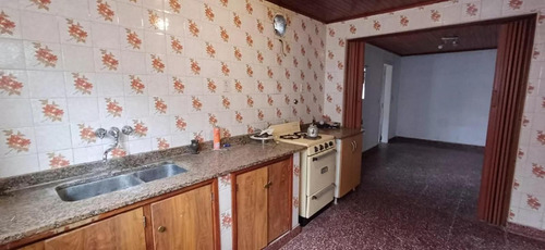 Casa En Venta - 2 Dormitorios 2 Baños - 249mts2 - Azul