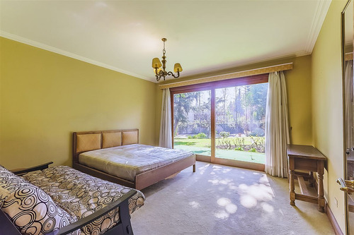 Casa En Venta De 5 Dorm. En Las Condes