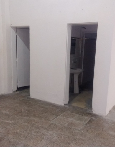 Galpon, Taller Al Fondo En Pablo Podesta. 10 X 12 Mts. Aceeso Independiente Por Pasillo, Ancho 1 Mt.