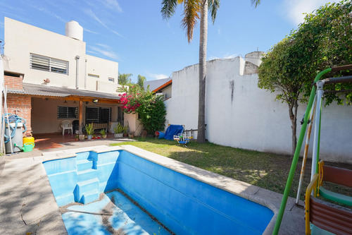 Venta - Casa - 4 Ambientes - Ramos Mejia - Pileta - Cochera