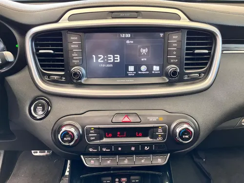 Kia Sorento 3.3 V6 SXL Piel 7 Pasajeros AWD At