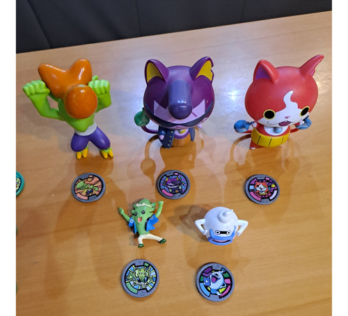 Lote Yokai Wacht 43 Medallas + 3 Figuras Grande + 2 Pequeñas