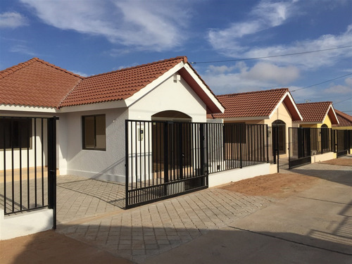 Casa En Arriendo De 3 Dorm. 2 Baños En La Serena