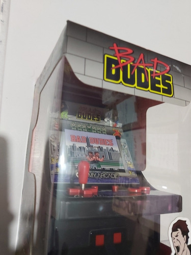Bad Dudes Micro Player Retro Academia Mini Consola (Usado)