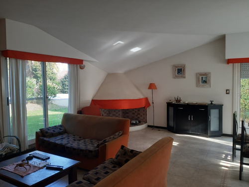 Venta Casa Los Rosales Con Quincho, Parrilla, Piscina Y Guarda Coche Semi Cubierto, Oportunidad!!!!