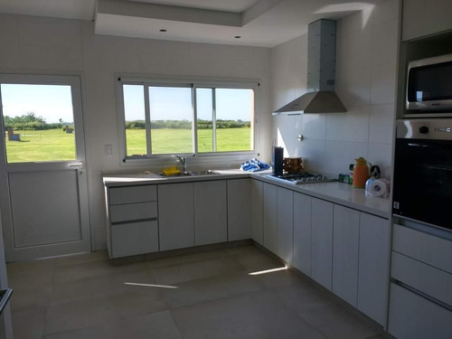 Excelente Casa Sobre Lote Interno - Araucarias - Puertos