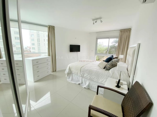 Apartamento En Venta De 2 Dormitorios En Wind Tower, Punta Del Este.