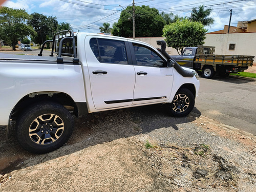 Toyota Hilux 2.8 Tdi Std Cab. Dupla 4x4 4p
