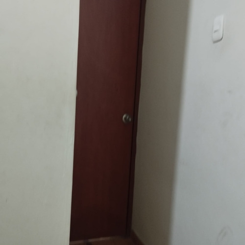 Alquilo Habitaciones - Urb. Sta. Margarita, A 100 Mts. Ucv