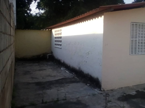 Imagen 4 de 12 de Remate Se Vende Casa En La Candelaria Zona Aragua Con Buen Terreno Precio De Remate La Mejor Zona De La Candelaria 04243785803