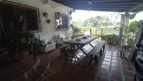 Julio Latouche 24-20805 Hermosa Casa En Alquiler Colinas De Guataparo Valencia, Amplias Áreas Verdes, Tanque De Agua 10.000 Lts.