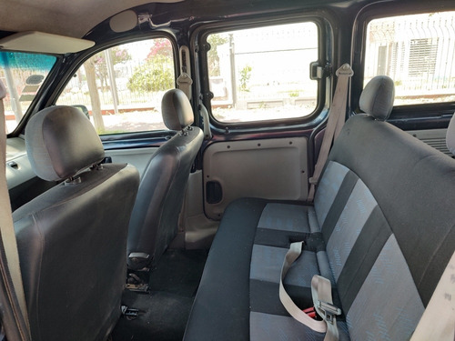 Imagen 5 de 6 de Renault Kangoo 2013 1.6 2 Confort 5as Aa Da Svt 1plc
