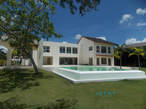 Imagen 1 de 14 de Jochy Real Estate Vende Villa En Casa De Campo, La Romana